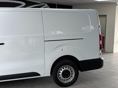 Vauxhall Vivaro 1.5 Turbo D 2900 Dynamic L2 H1 Euro 6 (s/s) 6dr 17