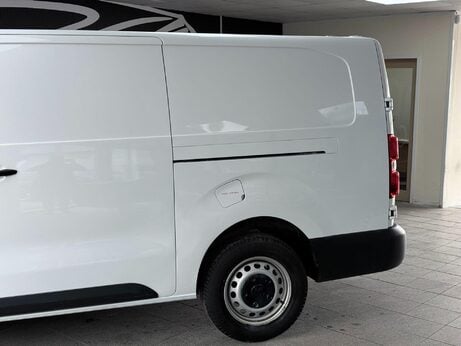 Vauxhall Vivaro 1.5 Turbo D 2900 Dynamic L2 H1 Euro 6 (s/s) 6dr 4