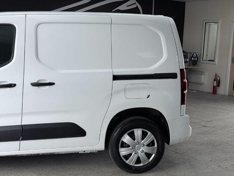 Vauxhall Combo 1.6 Turbo D 2300 Sportive L1 H1 Euro 6 (s/s) 4dr 4