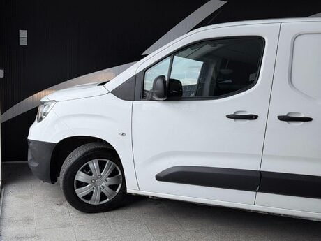 Vauxhall Combo 1.6 Turbo D 2300 Sportive L1 H1 Euro 6 (s/s) 4dr 18