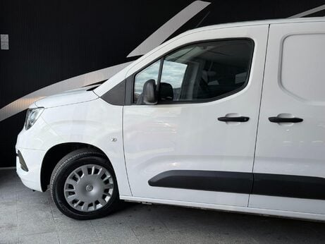 Vauxhall Combo 1.5 Turbo D 2300 Sportive L2 H1 Euro 6 (s/s) 4dr 4