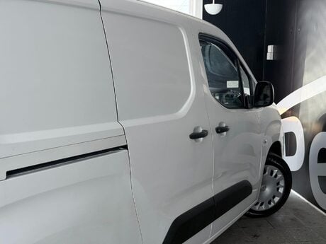 Vauxhall Combo 1.5 Turbo D 2300 Sportive L2 H1 Euro 6 (s/s) 4dr 11