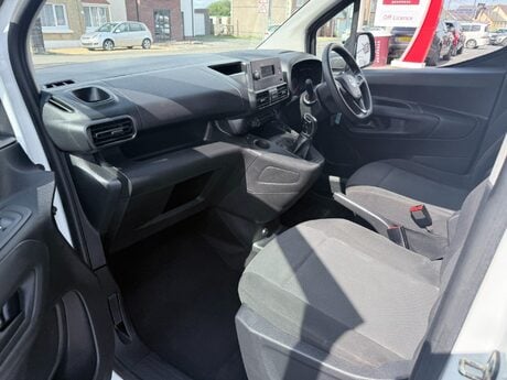 Vauxhall Combo 1.5 Turbo D 2300 Sportive L2 H1 Euro 6 (s/s) 4dr 33