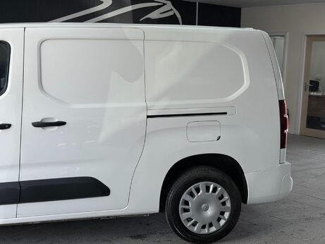 Vauxhall Combo 1.5 Turbo D 2300 Sportive L2 H1 Euro 6 (s/s) 4dr 3