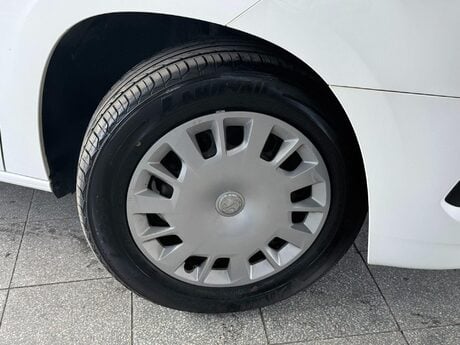 Vauxhall Combo 1.5 Turbo D 2300 Sportive L2 H1 Euro 6 (s/s) 4dr 2
