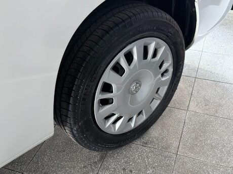 Vauxhall Combo 1.5 Turbo D 2300 Sportive L2 H1 Euro 6 (s/s) 4dr 9