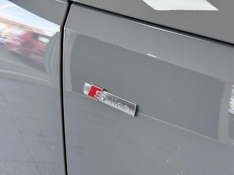 Audi A4 2.0 TDI 40 Black Edition S Tronic quattro Euro 6 (s/s) 5dr 3