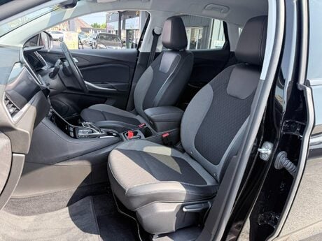 Vauxhall Grandland 1.6 13.2kWh GS Line Auto Euro 6 (s/s) 5dr 39