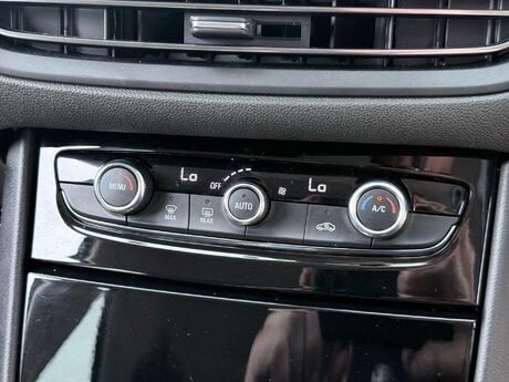 Vauxhall Grandland 1.6 13.2kWh GS Line Auto Euro 6 (s/s) 5dr 33