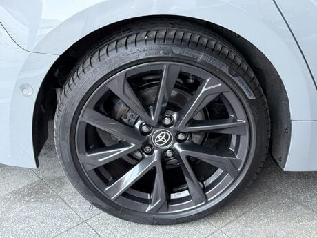 Toyota Corolla 2.0 VVT-h Excel Touring Sports CVT Euro 6 (s/s) 5dr 3