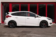 Ford Focus St-Line X Image 6