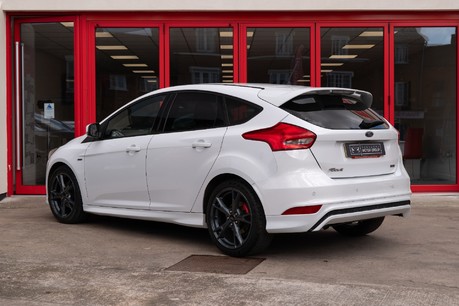 Ford Focus St-Line X 7