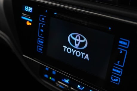 Toyota Auris Business Edition D- 31