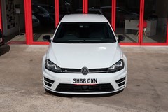 Volkswagen Golf R 1