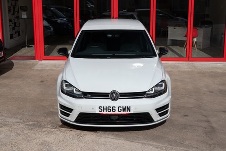 Volkswagen Golf R 3