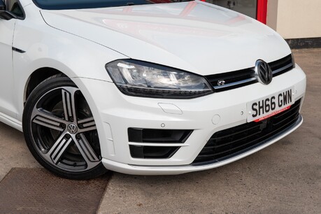 Volkswagen Golf R 19