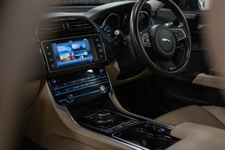 Jaguar XE Prestige I Auto 7