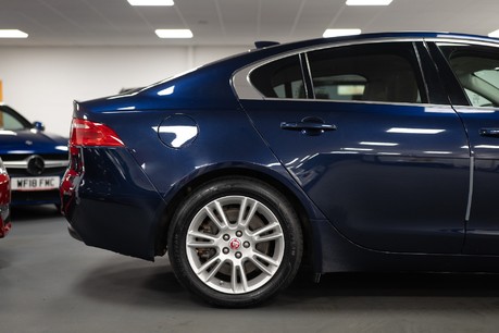 Jaguar XE Prestige I Auto 11