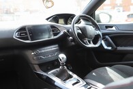 Peugeot 308 Gt Line Sw Puretech S Image 3