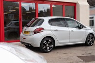 Peugeot 208 Gt Line Pure Tech S/S Image 9