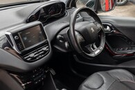 Peugeot 208 Gt Line Pure Tech S/S Image 8