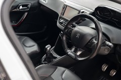 Peugeot 208 Gt Line Pure Tech S/S 3