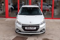 Peugeot 208 Gt Line Pure Tech S/S Image 2