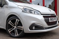 Peugeot 208 Gt Line Pure Tech S/S Image 23