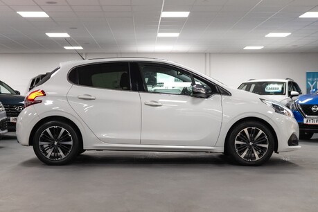 Peugeot 208 Allure Premium 11