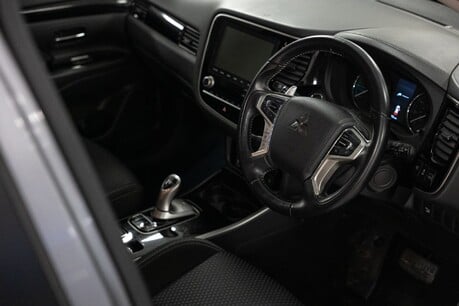 Mitsubishi Outlander Design Phev Cvt 40