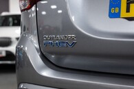 Mitsubishi Outlander Design Phev Cvt Image 12