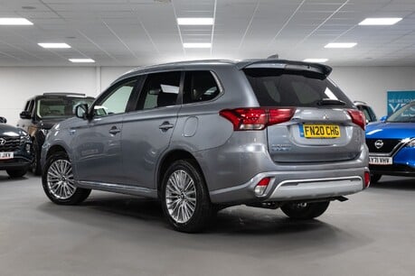 Mitsubishi Outlander Design Phev Cvt 18