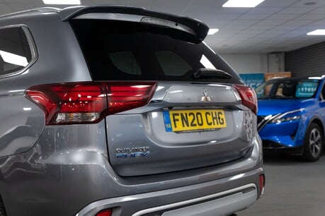 Mitsubishi Outlander Design Phev Cvt 17