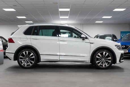 Volkswagen Tiguan R-Line Tech Tdi S- 15