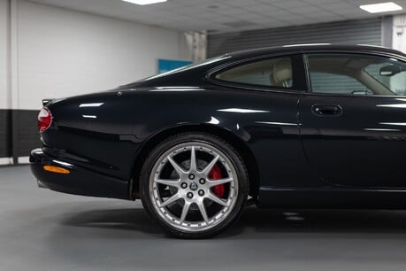 Jaguar XK8 XKR COUPE 34