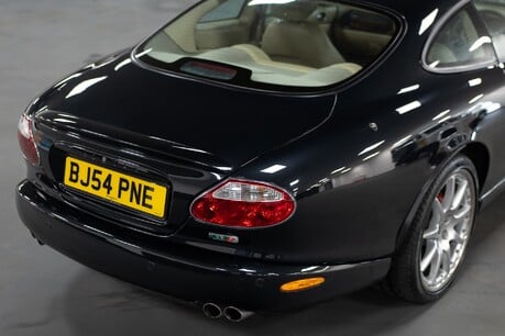 Jaguar XK8 XKR COUPE 37