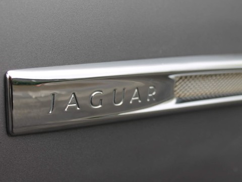 Jaguar XJ 3.0d V6 Luxury Auto Euro 5 (s/s) 4dr 19