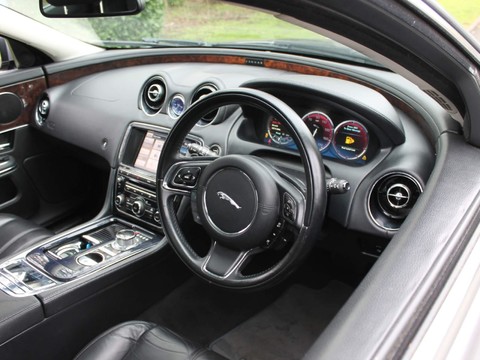 Jaguar XJ 3.0d V6 Luxury Auto Euro 5 (s/s) 4dr 21