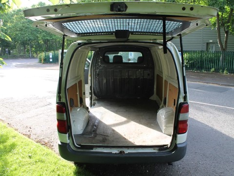 Toyota Hiace 2.5 D-4D 300 GS (Twin Rear Doors) 4dr 13