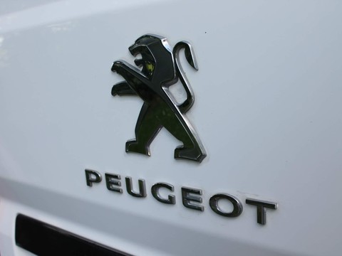 Peugeot Boxer 2.2 BlueHDi 335 S L3 H2 Euro 6 (s/s) 5dr 7