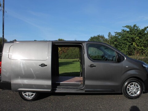 Vauxhall Vivaro 1.5 Turbo D 2900 Dynamic L2 H1 Euro 6 (s/s) 6dr 46