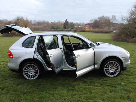 Porsche Cayenne 4.8 Turbo Tiptronic S AWD 5dr 34