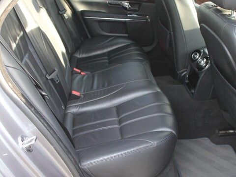 Jaguar XJ 3.0d V6 Luxury Auto Euro 5 (s/s) 4dr 10