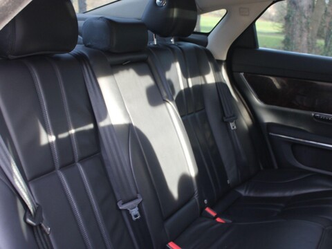 Jaguar XJ 3.0d V6 Luxury Auto Euro 5 (s/s) 4dr 11