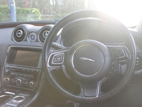 Jaguar XJ 3.0d V6 Luxury Auto Euro 5 (s/s) 4dr 21