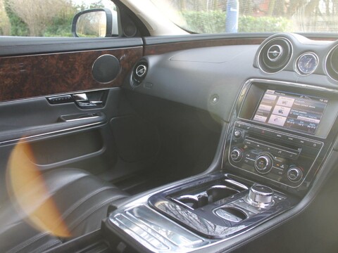 Jaguar XJ 3.0d V6 Luxury Auto Euro 5 (s/s) 4dr 34