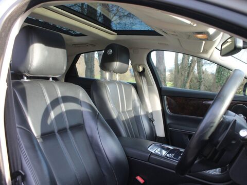 Jaguar XJ 3.0d V6 Luxury Auto Euro 5 (s/s) 4dr 16