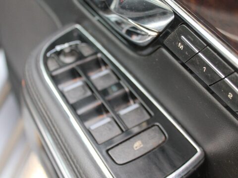 Jaguar XJ 3.0d V6 Luxury Auto Euro 5 (s/s) 4dr 18