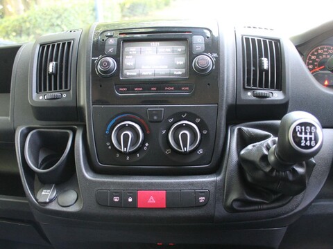 Peugeot Boxer 2.0 BlueHDi 335 Professional L3 H2 Euro 6 5dr 8