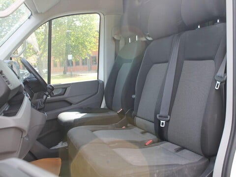 Volkswagen Crafter 2.0 TDI CR35 Trendline RWD LWB High Roof Euro 6 (s/s) 5dr 9